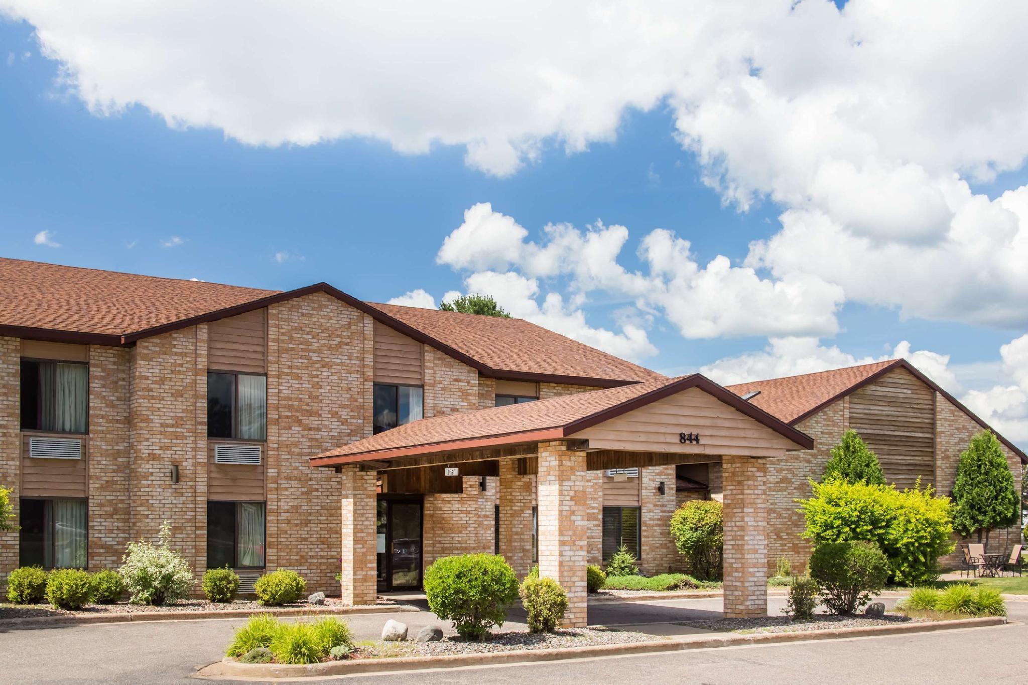 Days Inn By Wyndham Eagle River Exterior photo