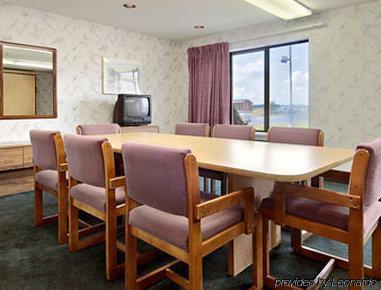 Days Inn By Wyndham Eagle River Facilities photo